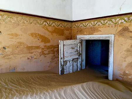 In einem Haus in Kolmanskop; Bild: Andrew Aveley