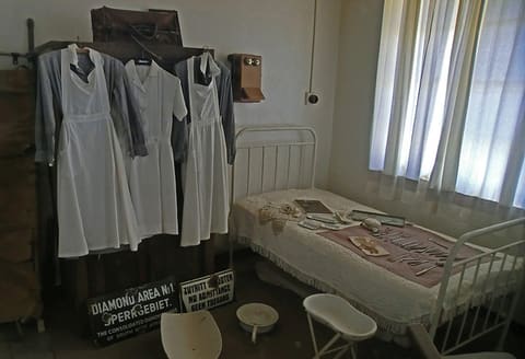 Ein eingerichtetes Patientenzimmer im Museum