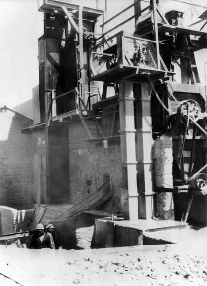 Diamantenwerk mit Förderturm