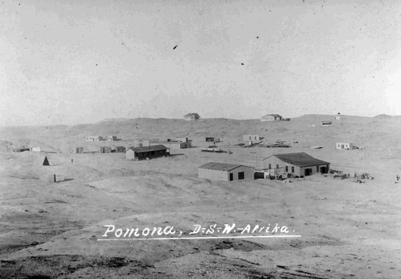 Die Siedlung Pomona in der Felslandschaft des Sperrgebiets, historische Aufnahme