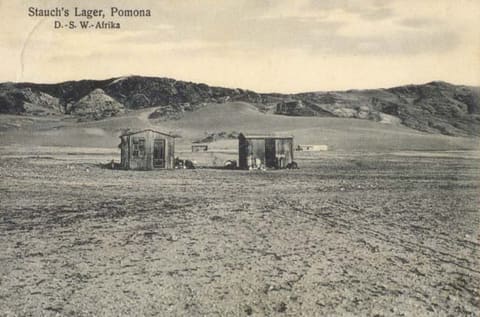 Stauchs Lager bei Pomona, Hütten in einem Tal, kolorierte Postkarte
