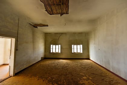 Saal mit Sand